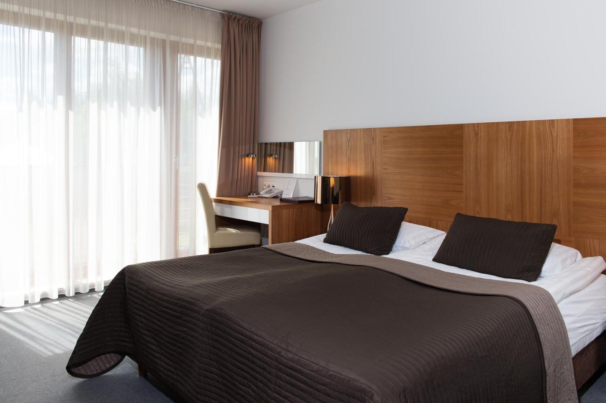 Bazuny Hotel&Spa Косцежина Екстериор снимка